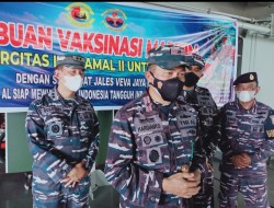 Lantamal II Vaksin Warga dari atas KRI Bontang 907, Laksma Hargianto : Ini Kepedulian TNI AL