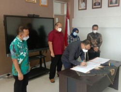Tingkatkan Pelayanan Dasar dan Pemenuhan Sumber Daya Energi, Bupati Mentawai Tanda Tangan MoU Bersama PLN dan Mitra