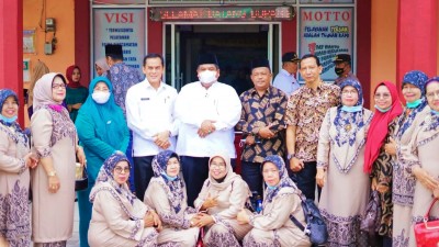 Bupati Suhatri Bur Sertijab Camat Nan Sabaris dan VII Koto Sungai Sariak