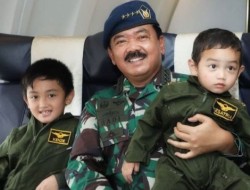 Isu Reshuffle, Hadi Tjahjanto Gantikan Moeldoko sebagai KSP?