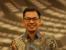 Yuliandre Darwis Raih Anugerah Tokoh Nasional Penyiaran Digital