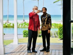 Begini Gaya Swafoto Presiden Jokowi dan PM Singapura Lee Hsien di Bintan