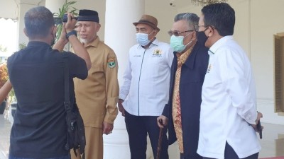 Gubernur Minta Kadin Indonesia Selesaikan Konflik Internal Kadin Sumbar