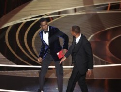 Istrinya Diledek, Will Smith Pukul Chris Rock di Panggung Oscar