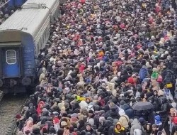 Bak Lautan Manusia, Warga Ukraina Berebut Naik Kereta Usai Gempuran Dashyat Rusia Di Kharkiv