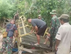 Jembatan Hampir Roboh Terdampak Meluapnya Air Sungai