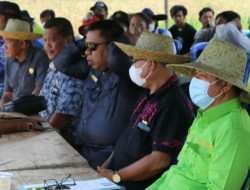 Demi Menjalankan Program Ekonomi Kerakyatan, Bupati Tanam Perdana Jagung