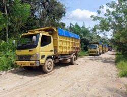 Jalan Batu Bara Ditutup Warga, 13 Truk Tidak Dapat Lewat