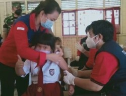 Tim Kesehatan UPTD Puskesmas, Edison Jaar kembali Laksanakan Vaksin Coronavac