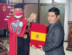 Bupati Bartim Meraih Gelar Doktor Cuma Tiga Tahun