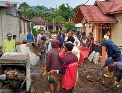 APBD Limapuluh Kota Tidak Kunjung Turun, Warga Jorong Lakuang Situjuah Batua Perbaiki Sendiri Jalan Rusak Parah