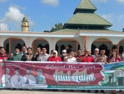 Riza Rahmadi Wakili Pemprov Kalteng Serahkan 10 Ekor Sapi Qurban