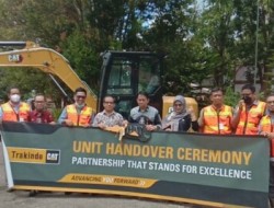 Dinas PUPR Perkim Bartim Terima Sebuah Excavator Senilai Rp. 820 Juta