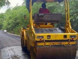 Bupati Bartim Ampera AY Mebas Tinjau Jalan Gumpa-Mangkarap