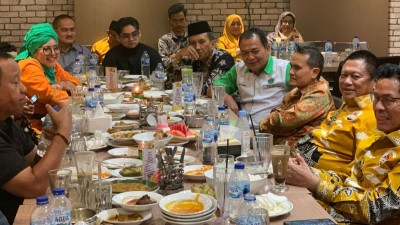 Gebu Minang Pakai Batik Minang Rancangan Desainer Bunda Reffans jadi  Seragam Resmi, OSO : Untuk Kebangkitan Minang