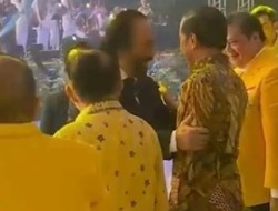 Tatkala Jokowi Enggan Balas Pelukan Surya Paloh, Ini Kata Stafsus Mensesneg