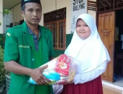 Anak-Anak di Sekolah MI AL-Fitrah Terima Bantuan 20 Paket Bahan Pokok