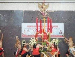 Sekda Bartim Lepas Tim Pagelaran Atraksi Budaya yang Akan Tampil di TMII Jakarta