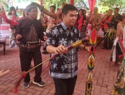 Anjungan Provinsi Kalteng TMII Terguncang oleh Tim Tari Barito Timur