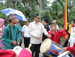 Genius Umar, Satu satunya Walikota Luar Jawa Terima Satyalencana Wira Karya dari Presiden Jokowi