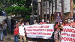 Elemen Masyarakat Cinta Keadilan (Emasck) Gelar Aksi Menuntut Hukuman Mati untuk Ferdi Sambo di Depan Pengadilan Negeri Jakarta Selatan