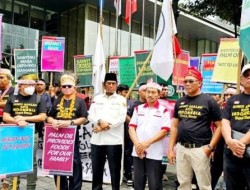 4 Asosiasi Tani Sawit Indonesia bersama Ketum Tani NU H.T. Rusdi Ahmad Gelar Demo Keprihatinan ke Kantor Perwakilan Uni Eropa di Jakarta