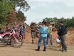 Bupati Bartim Kungker Meninjau Langsung Pembangunan Jalan Karya Bakti Bentot-Tangkan