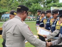 Kapolres Berikan Penghargaan Kepada 9 Personil dan PHL Polres Bartim