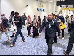 Kakanwil Kemenkumham DKI Ibnu Chuldun Turun Tangan Layani Ratusan WNI dari Sudan yang Tiba di Tanah Air
