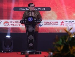 Dwi Widiastuti Lurah Setu Jakarta Timur Masuk 10 Terbaik Paralegal Justice Award, Yasonna H Laoly: Lurah Garda Terdepan