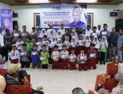 Rezka Oktoberia Salurkan Bantuan Beasiswa Pendidikan Indonesia Pintar untuk Luak 50