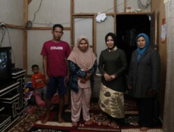 Indonesia Terang, Rezka Oktoberia Bantu Warga yang Rumahnya Belum Punya Listrik