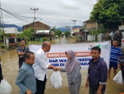 KADIN Sumbar Bantu Nasi Bungkus untuk Korban Bencana Banjir Padang