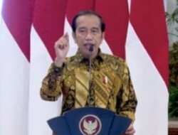 Ditanya Soal Cawe-Cawe Partai Golkar, Jokowi: Itu Urusan Internal