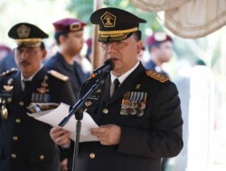 Dirjenpas Reynhard Silitonga Pimpin Upacara Pemakaman Almarhum Handoyo Sudradjat