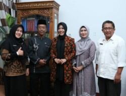 Rezka Oktoberia Serahkan Modem Penunjang Jaringan untuk Disdukcapil Kota Bukittinggi