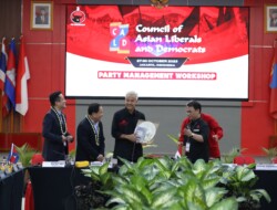 GANJAR Hari Ini 55 Tahun, Dapat Ciuman Spesial Sang Istri dan Perayaan Ulang Tahun oleh 1.400 Relawan