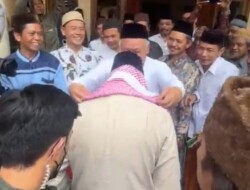 Mengenal KH Muhammad Faqih Jauhar yang Memberikan Sorban Merah Putih kepada Ganjar Pranowo, Sebagai Simbol RI 1?