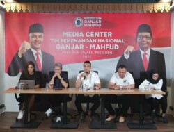Pencopotan Baliho Ganjar Seperti Disengaja, TODUNG MULYA LUBIS : Kami Kesal dan Marah, Perlu Gerakan Rakyat!