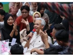 Anak Muda Palembang Curhat Habis bersama Capres Ganjar Pranowo, Ada Hadiah Pantun Juga