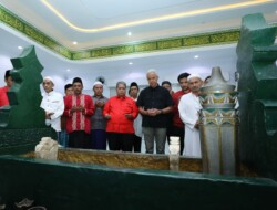 Ganjar Ziarah ke Makam Sayyid Idrus bin Salim Al-Jufri atau Guru Tua di Palu, Sulawesi Tengah