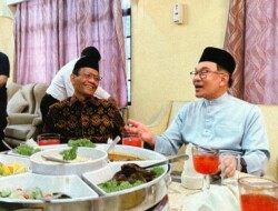 Hari kedua di Malaysia, Mahfud Dijamu Makan Siang di Pusat Jajanan Rakyat dan Jum’at Bareng Anwar Ibrahim