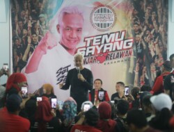 Baliho Kampanye Banyak Dicopot, Ganjar Minta Relawan Tak Gentar dan Tetap Temui Masyarakat