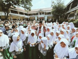 Napak Tilas ke Ponpes Sirnamiskin, Mahfud MD Baca Amalan Doa Yang Diajarkan Gus Dur