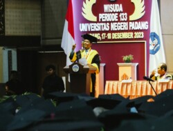 Orasi Ilmiah di UNP, Mahfud Segarkan Ingatan Peran Penting Sumbar Selamatkan Republik