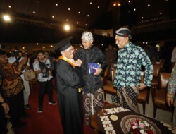 Hadir di Dies Natalis Ke-74 UGM, Ganjar Pranowo Minta Perguruan Tinggi Optimalkan Bonus Demografi