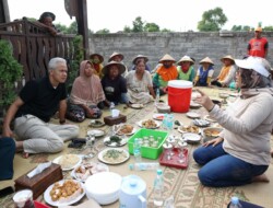 Malam Nginap di Rumah Warga, Paginya Ganjar Sarapan Bareng Petani Sragen : Mereka Ngeluh Gak Ada Pupuk