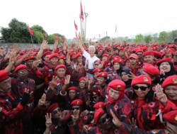 Ganjar Pranowo Bicara dengan Relawan & Caleg Partai Koalisi di Jateng: Pertahankan Rumah Kita