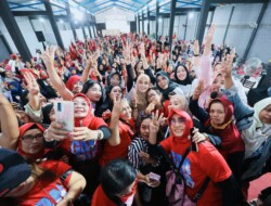 Calon Ibu Negara Atikoh Ganjar Puji Kekompakan  dan Gotong Royong Perempuan SOLO