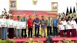 Menteri Hukum dan Hak Asasi Manusia Yasonna H Laoly Salurkan Bantuan Dana Pendidikan di Medan Sumatra Utara